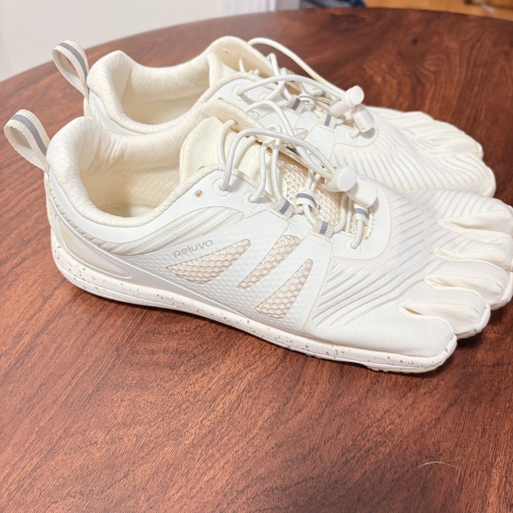 Peluva Strand ATR Barefoot Training Shoes Women White 9.5 Five-Toe Sneakers